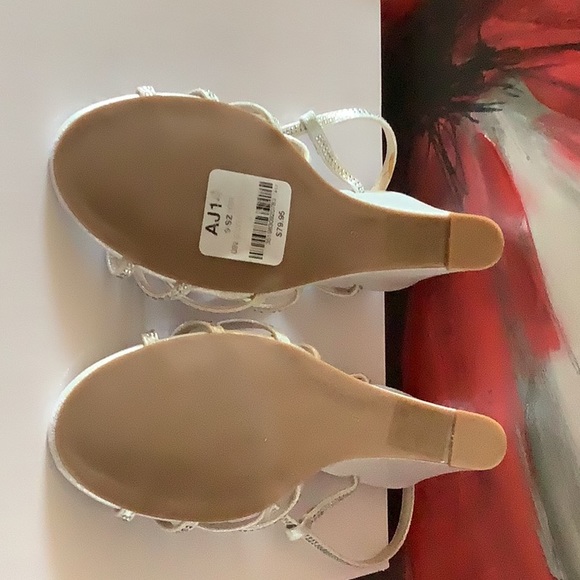 Le chateau, Brand new, never worn, size 9, silver wedge - Picture 2 of 3